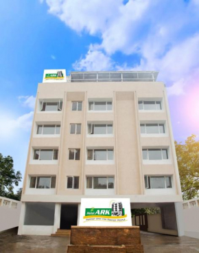 Lee-Benz ARK HOTEL
